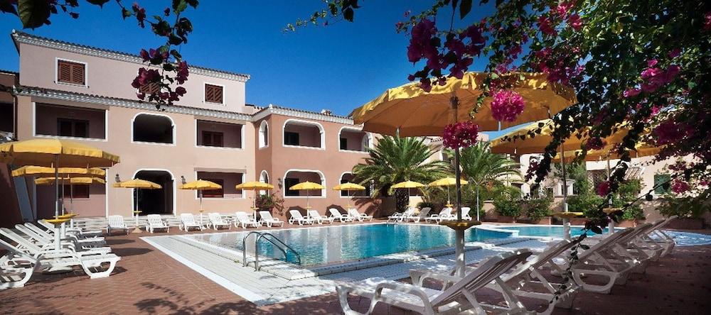 Residence Sos Alinos Cala Liberotto Bagian luar foto