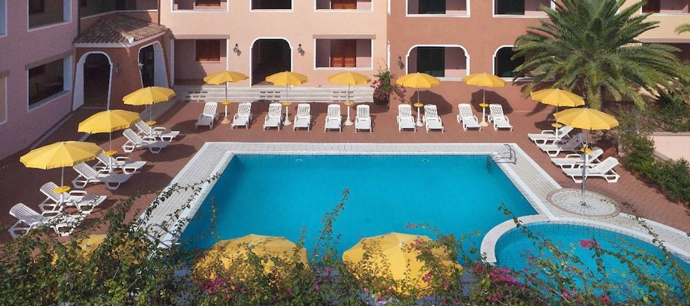 Residence Sos Alinos Cala Liberotto Bagian luar foto