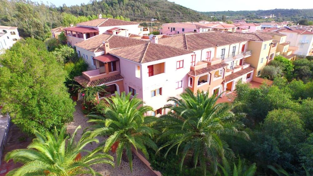Residence Sos Alinos Cala Liberotto Bagian luar foto