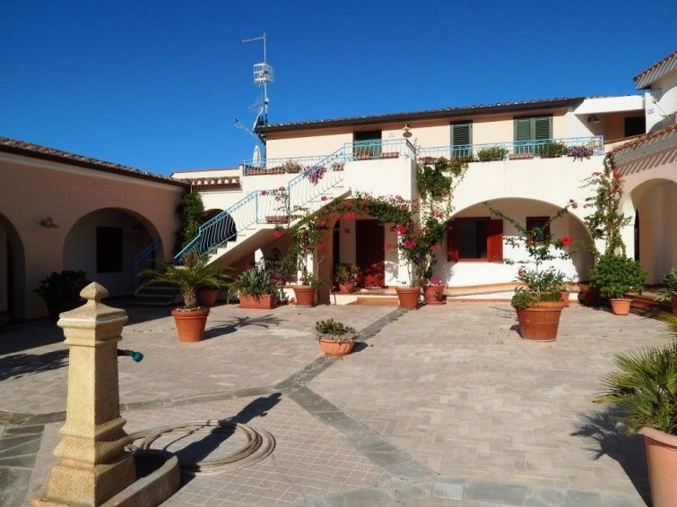 Residence Sos Alinos Cala Liberotto Bagian luar foto