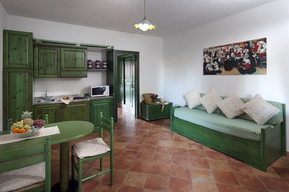Residence Sos Alinos Cala Liberotto Bagian luar foto