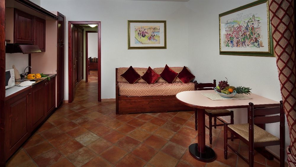 Residence Sos Alinos Cala Liberotto Bagian luar foto