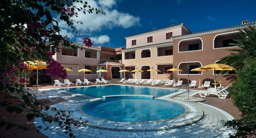 Residence Sos Alinos Cala Liberotto Bagian luar foto