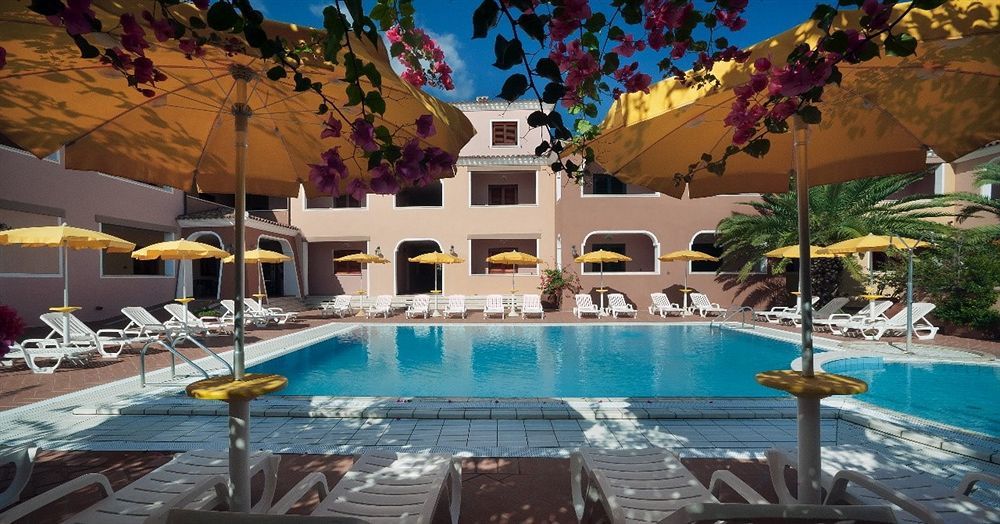 Residence Sos Alinos Cala Liberotto Bagian luar foto