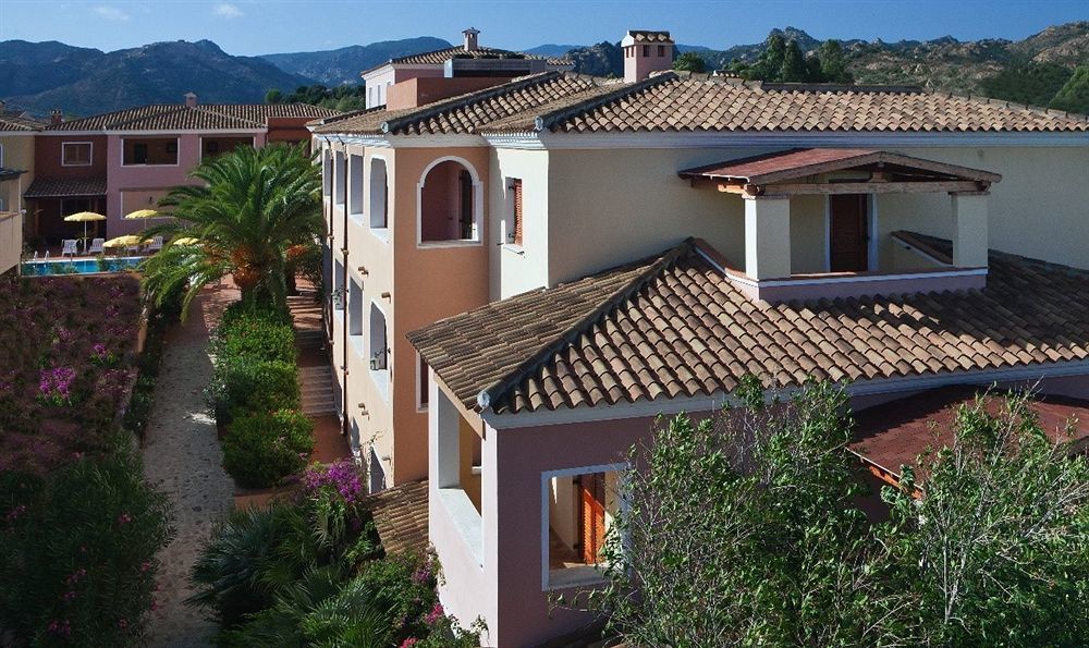 Residence Sos Alinos Cala Liberotto Bagian luar foto