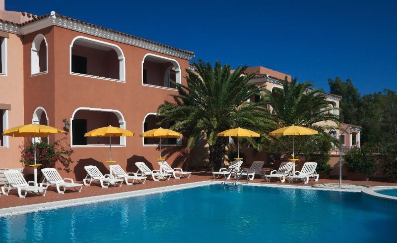 Residence Sos Alinos Cala Liberotto Bagian luar foto