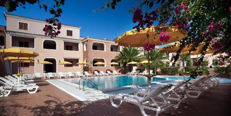 Residence Sos Alinos Cala Liberotto Bagian luar foto