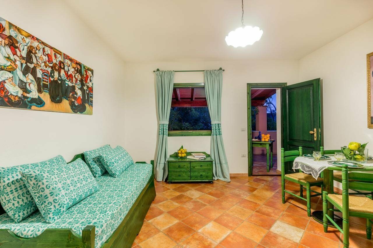 Residence Sos Alinos Cala Liberotto Bagian luar foto
