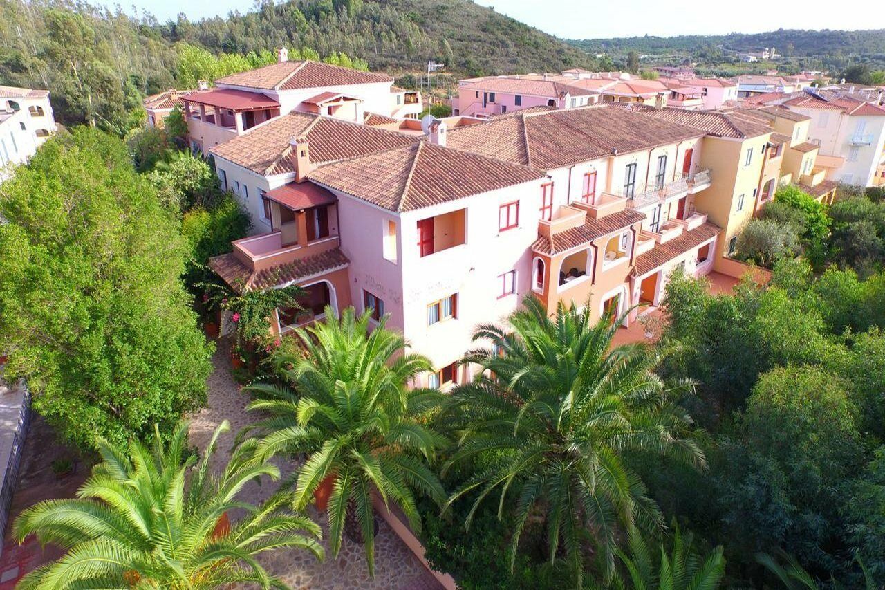Residence Sos Alinos Cala Liberotto Bagian luar foto