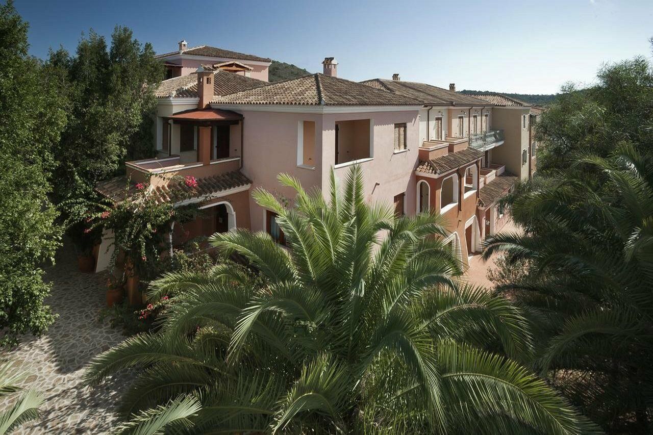Residence Sos Alinos Cala Liberotto Bagian luar foto